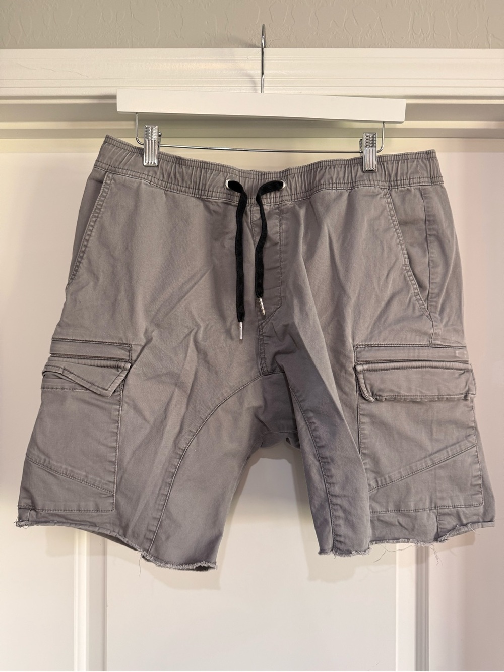 Zanerobe Men’s Gray Cargo Drawstring Shorts